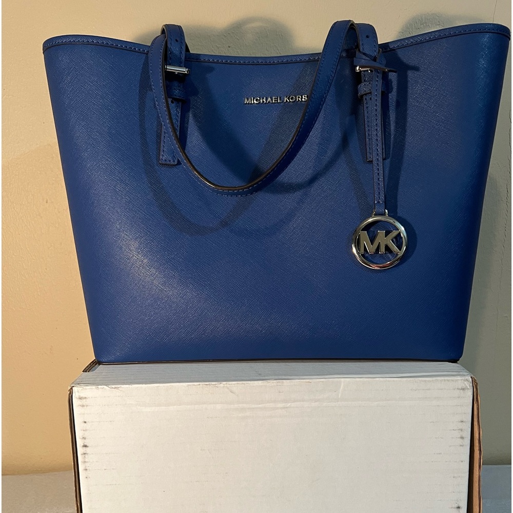 Michael Kors Jet Set Travel Purse